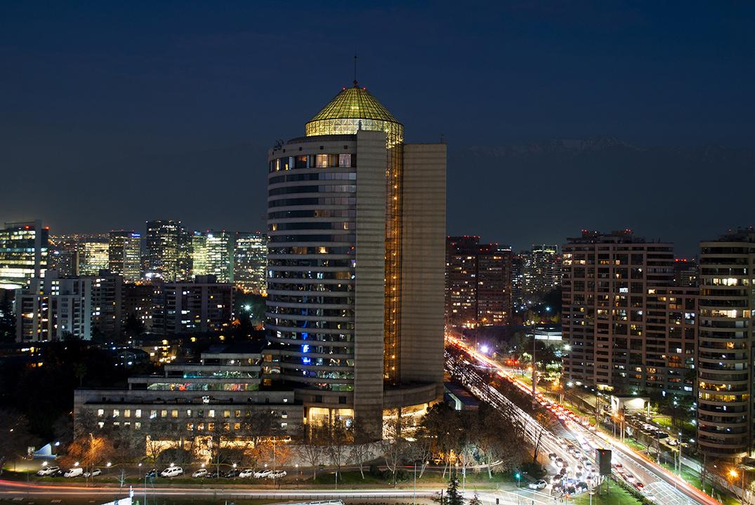 Mandarin Oriental, Santiago Hotel Eksteriør billede The hotel at night