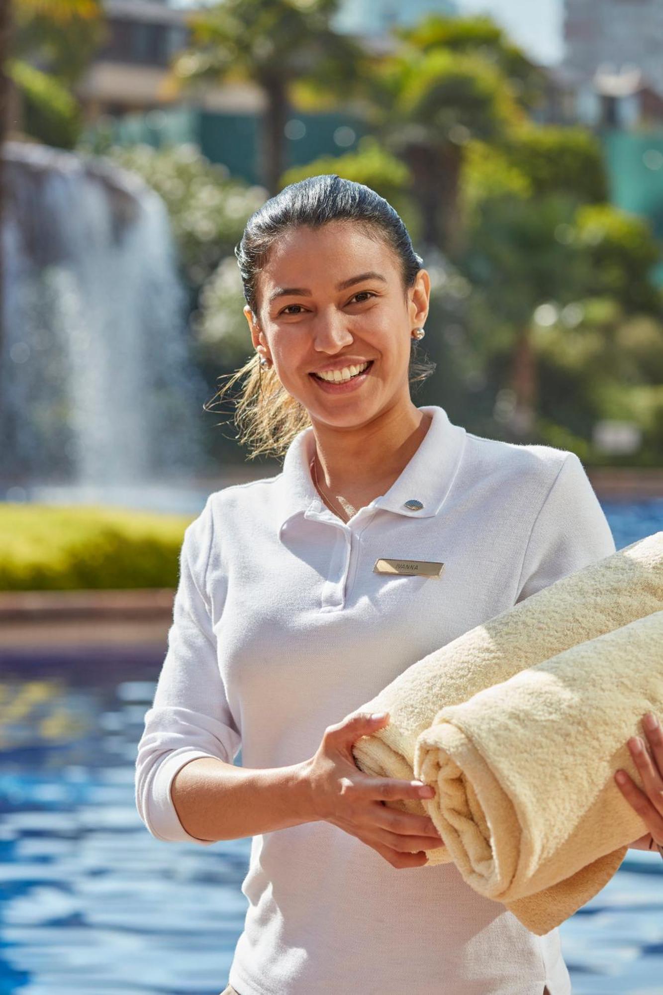 Mandarin Oriental, Santiago Hotel Eksteriør billede A Disney cast member at Walt Disney World