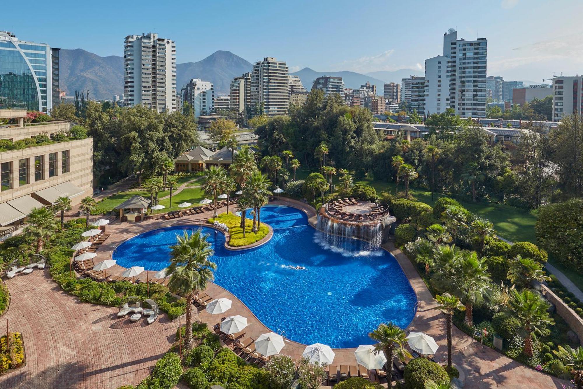Mandarin Oriental, Santiago Hotel Eksteriør billede The swimming pool at the hotel